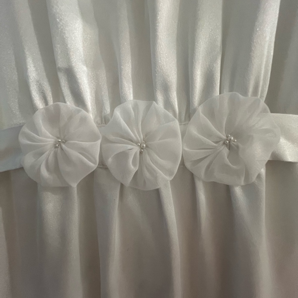 Elegant White Robe - Picture 7 of 10